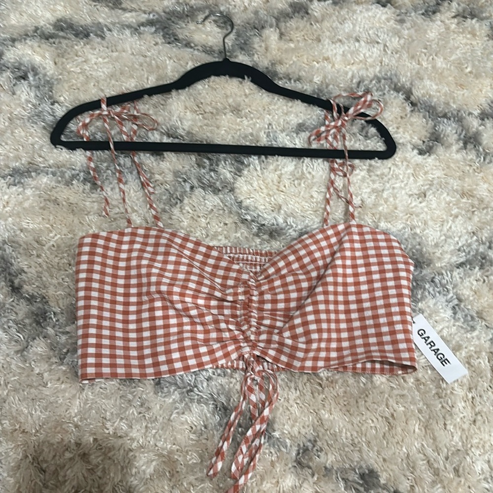 Crop tank top with ties at the shoulders